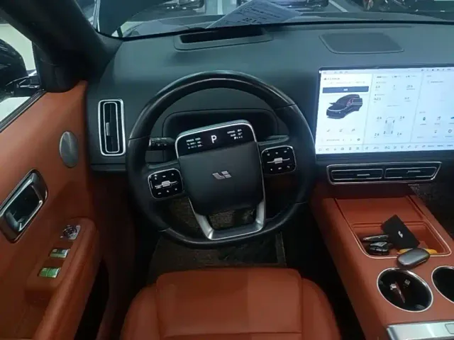 Li Auto L9 — Фото автомобиля 10