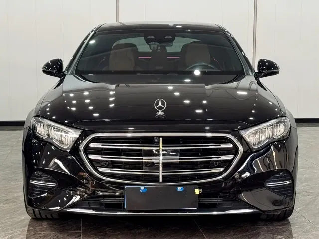 Mercedes-Benz E-Class — Фото автомобиля 3