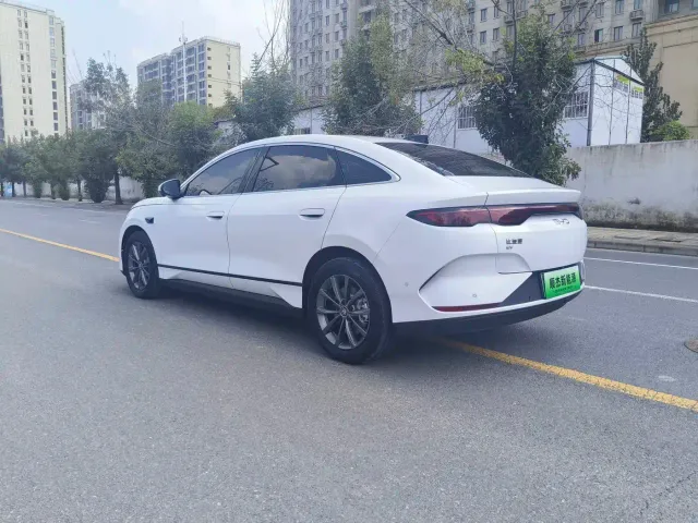 BYD Qin L — Фото автомобиля 9