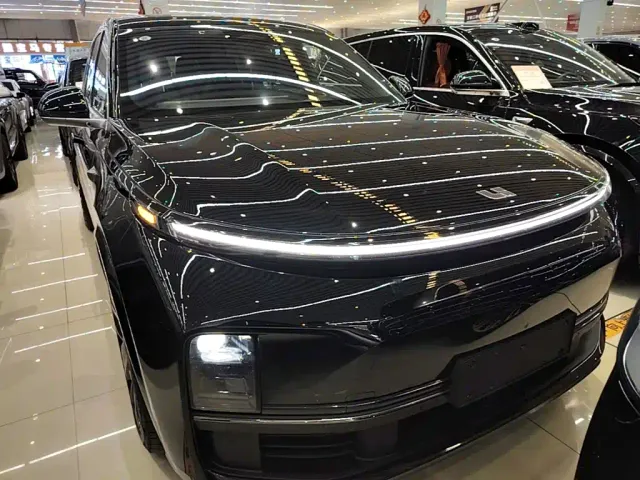 Li Auto L9 — Фото автомобиля 2