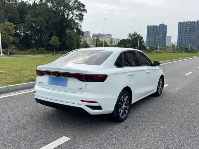 Geely Emgrand — Фото автомобиля 23