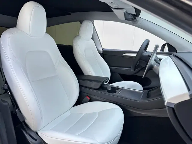 Tesla Model Y — Фото автомобиля 14