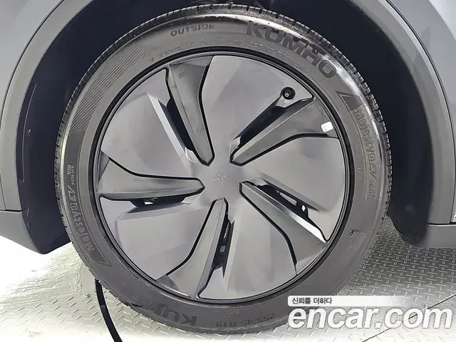 Tesla Model Y — Фото автомобиля 5
