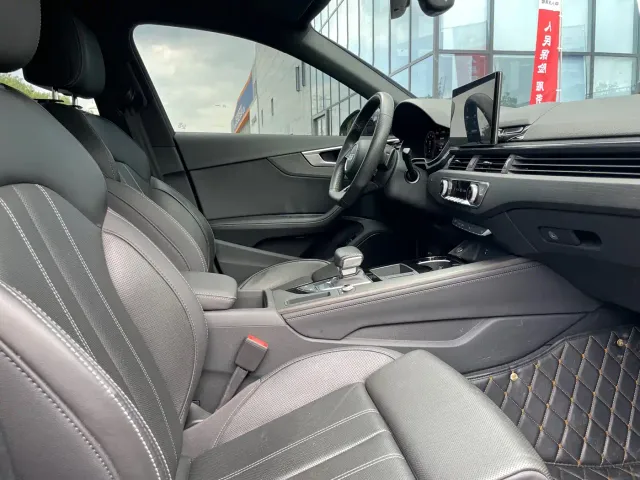 Audi A4L — Фото автомобиля 11