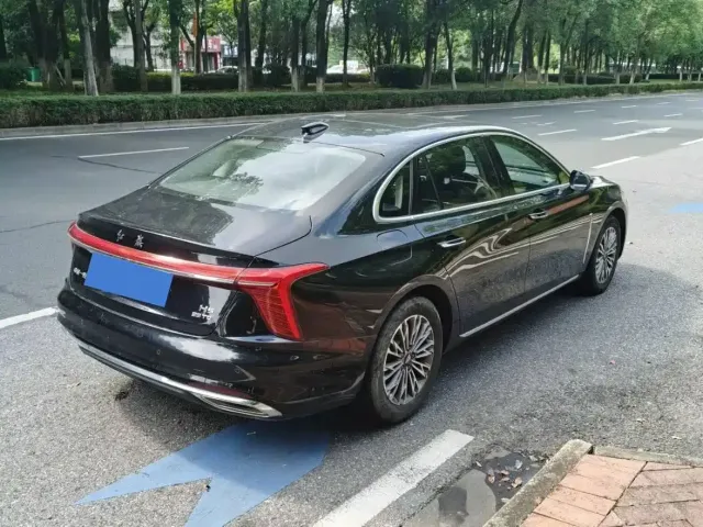 Hongqi H5 — Фото автомобиля 7