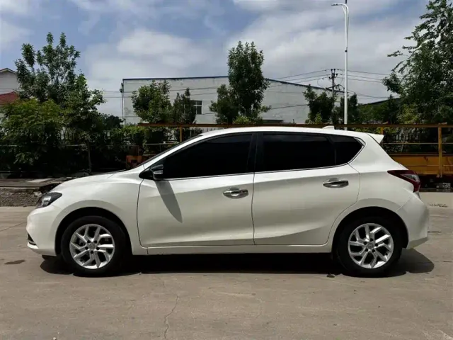 Nissan Tiida — Фото автомобиля 23