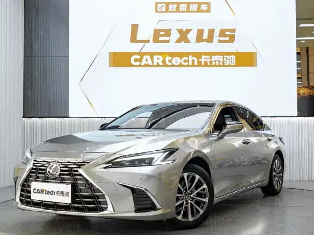 Фотография автомобиля — Lexus ES