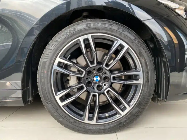 BMW 5 Series — Фото автомобиля 17