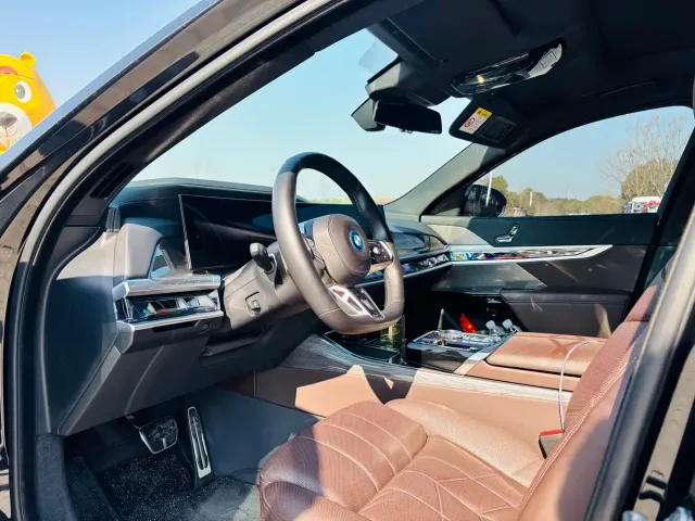 BMW i7 — Фото автомобиля 5