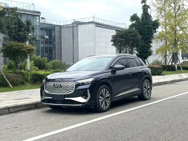 Фотография автомобиля — Audi Q4 e-tron