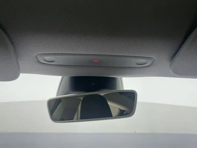 Tesla Model 3 — Фото автомобиля 23