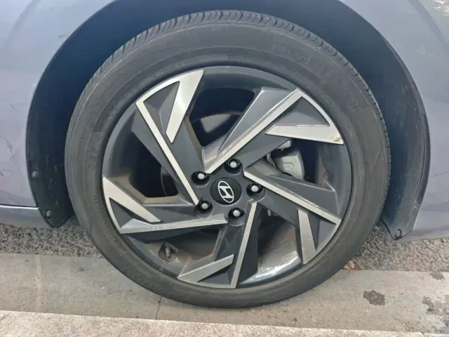 Hyundai Elantra — Фото автомобиля 24