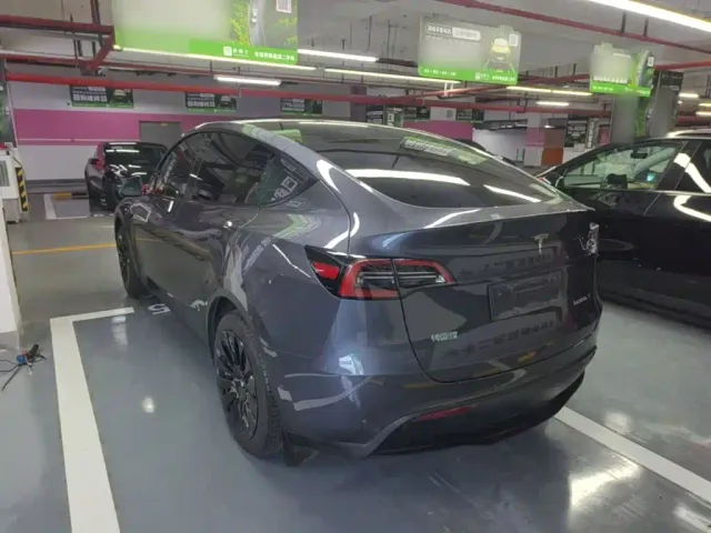 Tesla Model Y — Фото автомобиля 4