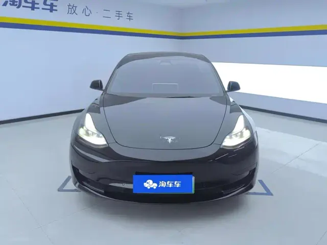 Tesla Model 3 — Фото автомобиля 2
