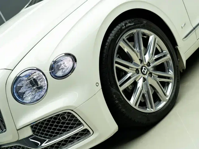 Bentley Flying Spur — Фото автомобиля 2