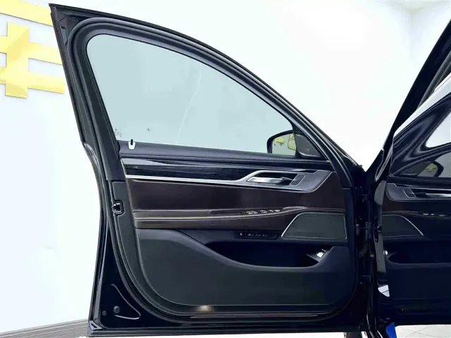 BMW 7 Series — Фото автомобиля 21