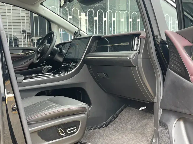 GAC Trumpchi Trumpchi M8 2024 Master Series 400T Ultimate Edition — Фото автомобиля 12