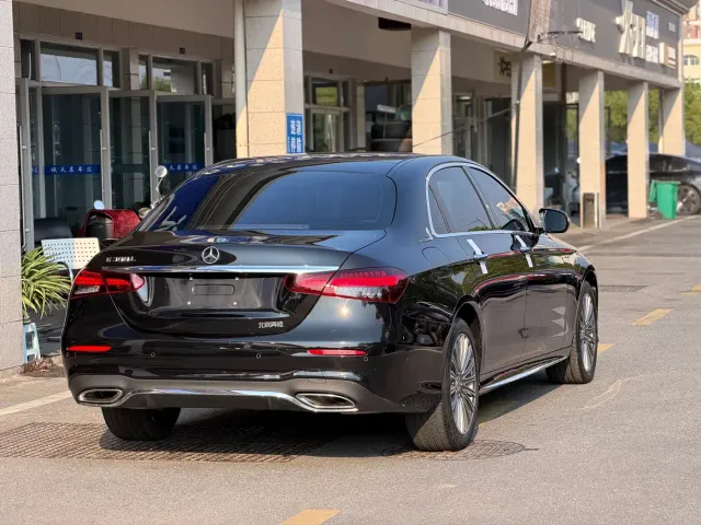 Mercedes-Benz E-Class — Фото автомобиля 7