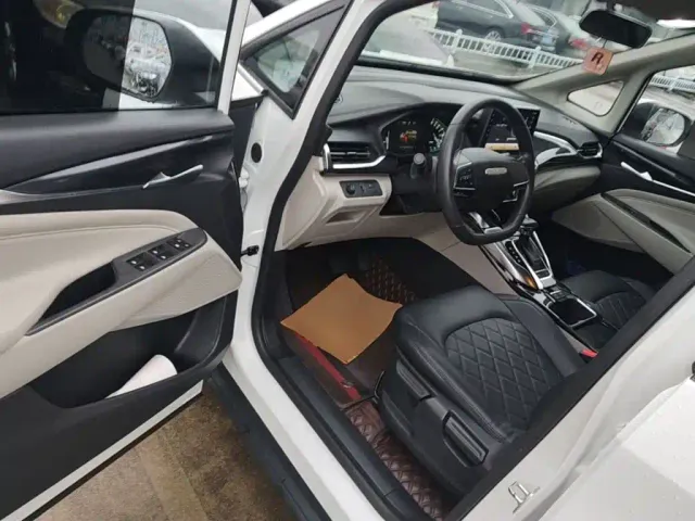 Maxus EUNIQ 5 — Фото автомобиля 15
