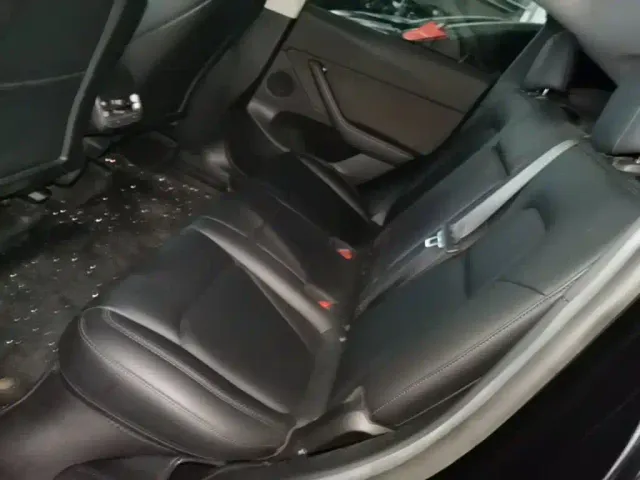 Tesla Model Y — Фото автомобиля 16
