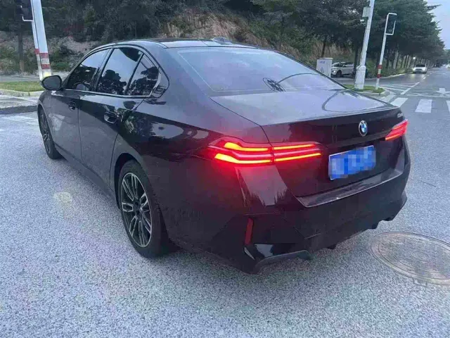 BMW 5 Series — Фото автомобиля 3