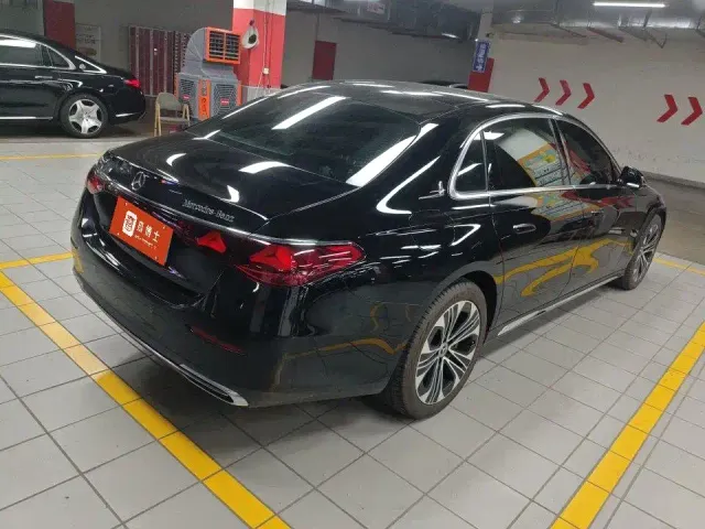 Mercedes-Benz E-Class — Фото автомобиля 2