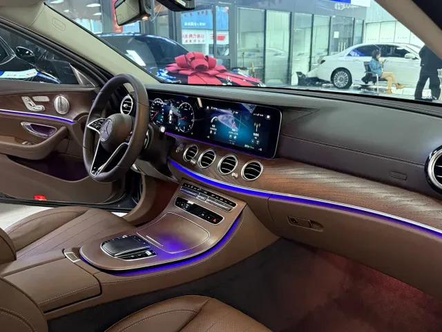 Mercedes-Benz E-Class — Фото автомобиля 11