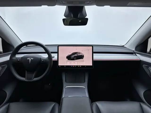 Tesla Model Y — Фото автомобиля 15