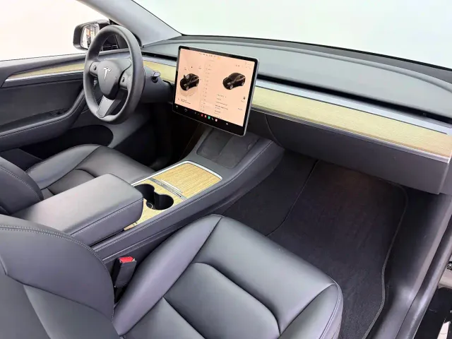 Tesla Model Y — Фото автомобиля 12