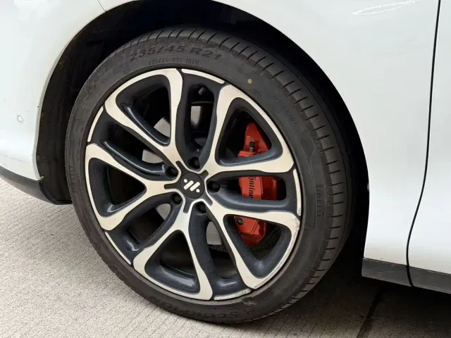 IM Motors LS6 — Фото автомобиля 9