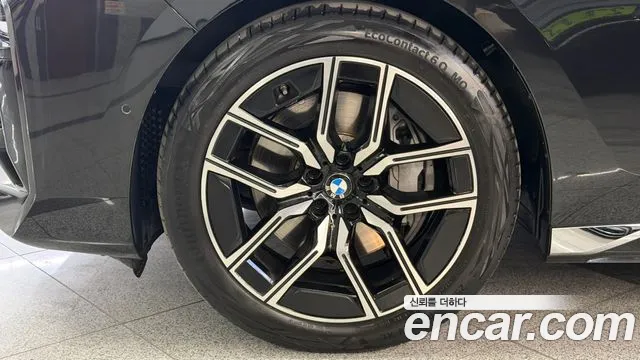 BMW 7-Series 7 серия (G70) 740i xDrive M Sport — Фото автомобиля 5