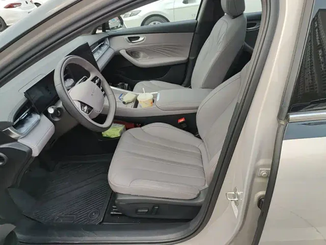 Roewe M7 DMH — Фото автомобиля 14