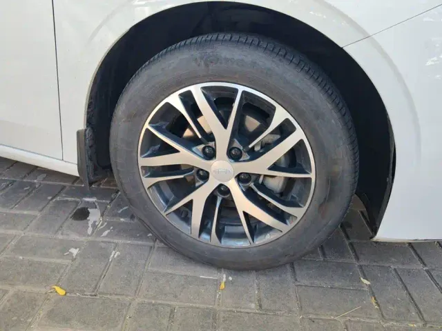 Geely Emgrand — Фото автомобиля 24