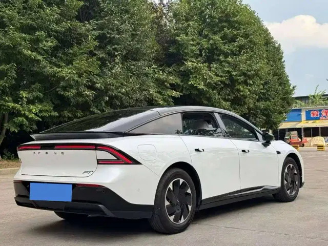 Xpeng P7+ — Фото автомобиля 7