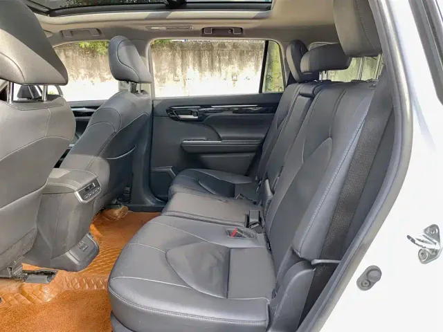 Toyota Highlander — Фото автомобиля 8