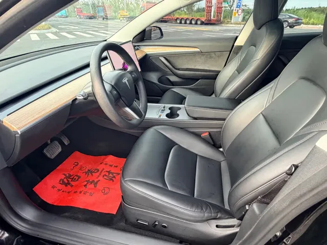 Tesla Model 3 — Фото автомобиля 4