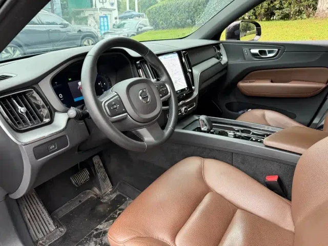 Volvo XC60 — Фото автомобиля 7