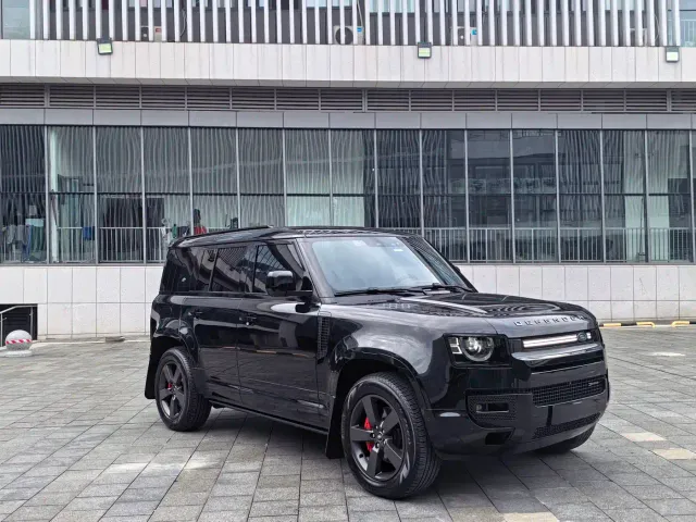 Land Rover Defender — Фото автомобиля 3