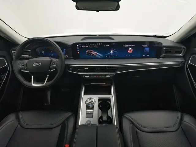 Ford Explorer — Фото автомобиля 5