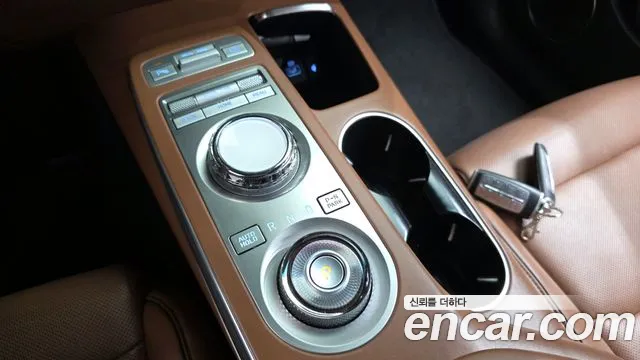 Genesis GV70 — Фото автомобиля 9