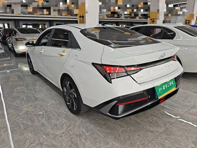 Hyundai Elantra — Фото автомобиля 4