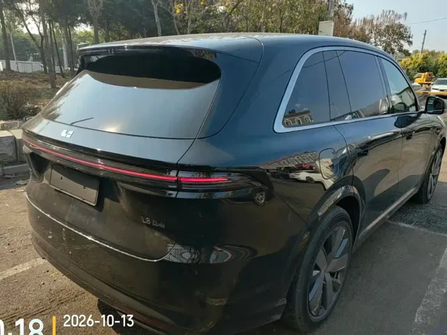 Li Auto L8 — Фото автомобиля 2