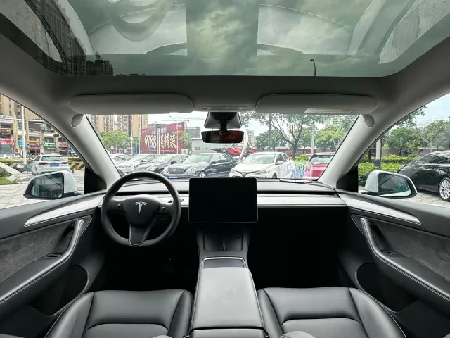 Tesla Model Y — Фото автомобиля 15