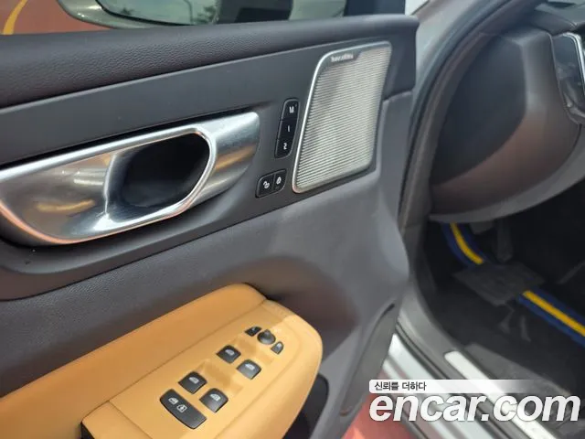 Вольво XC60 — Фото автомобиля 17