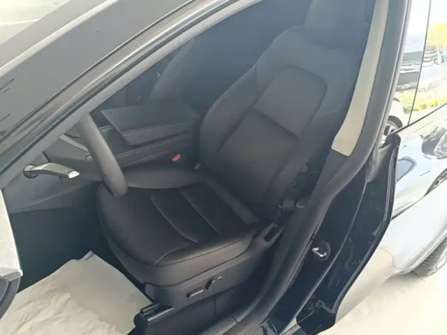 Tesla Model Y — Фото автомобиля 14