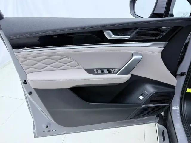 BYD Tang — Фото автомобиля 17