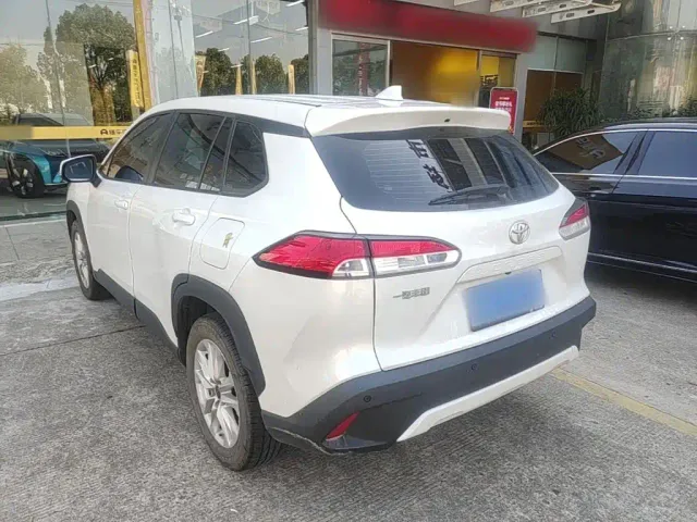 Toyota Corolla Cross — Фото автомобиля 4