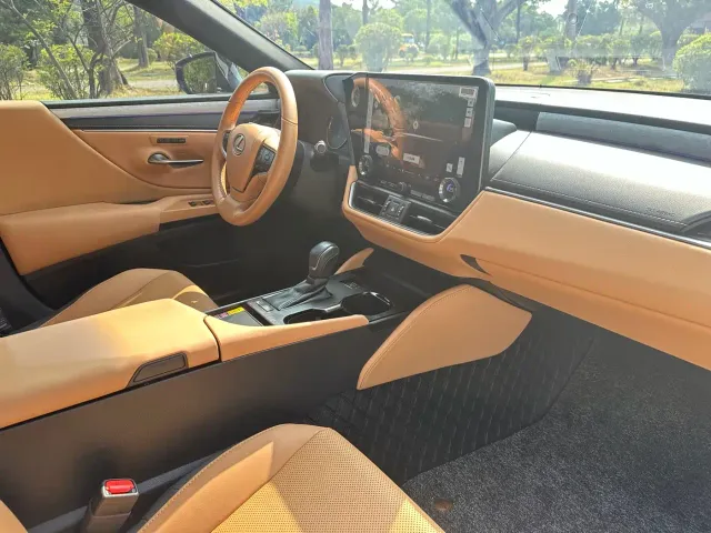 Lexus ES — Фото автомобиля 16