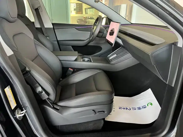Tesla Model Y — Фото автомобиля 29