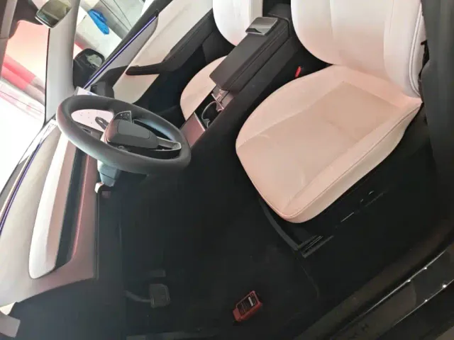 Tesla Model Y — Фото автомобиля 14